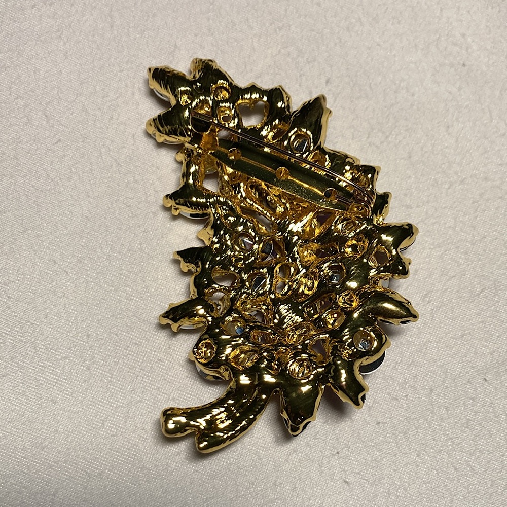 Dillard’s Brooch - Picture 2 of 5